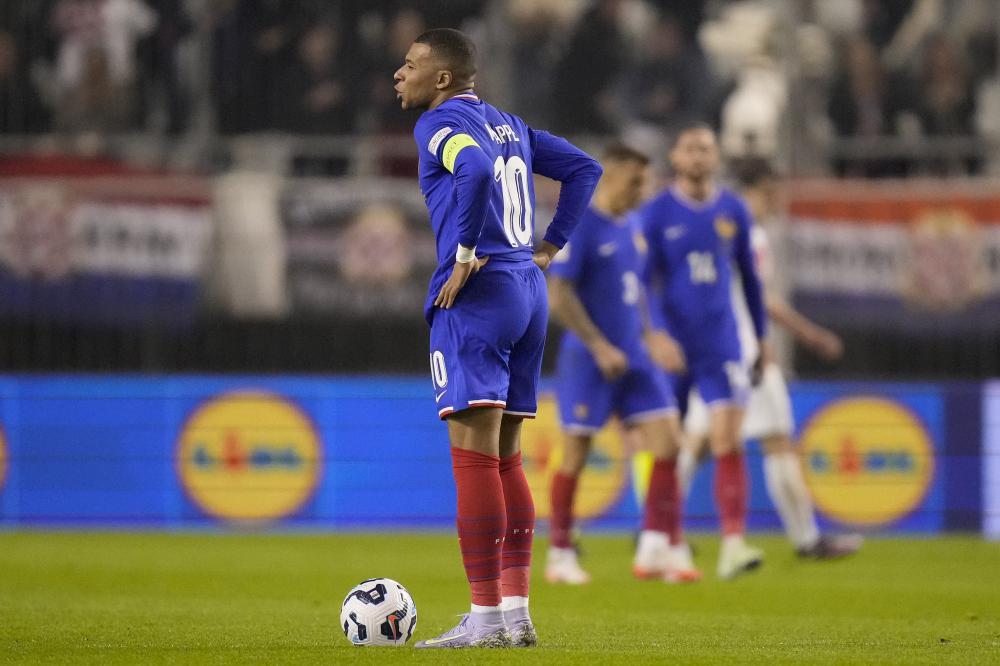 每体报道巴萨U19加里巴：偶像普约尔，有超脱黑人中卫的心智